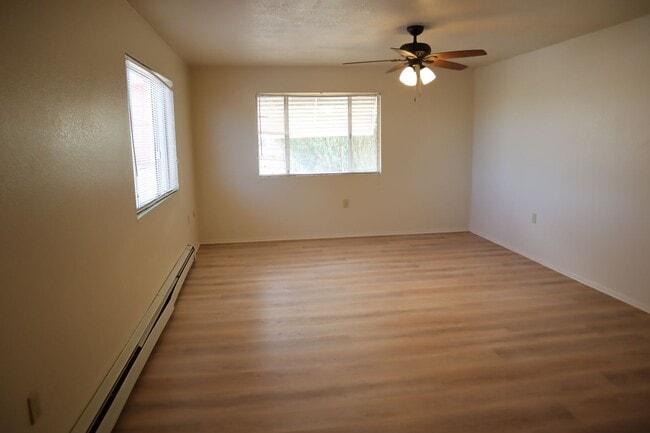 Building Photo - Livable, Lovable, & Avaiable!