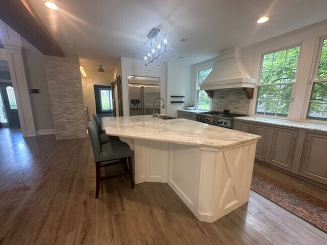 Building Photo - Stunning 5-Bedroom Home in Germantown-Spac...