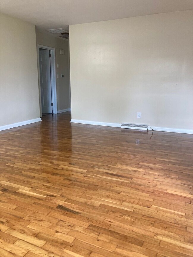 Building Photo - 2718-2720 S. Stewart