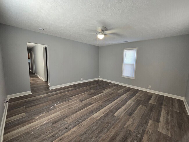 Building Photo - 2 bed 1 bath!