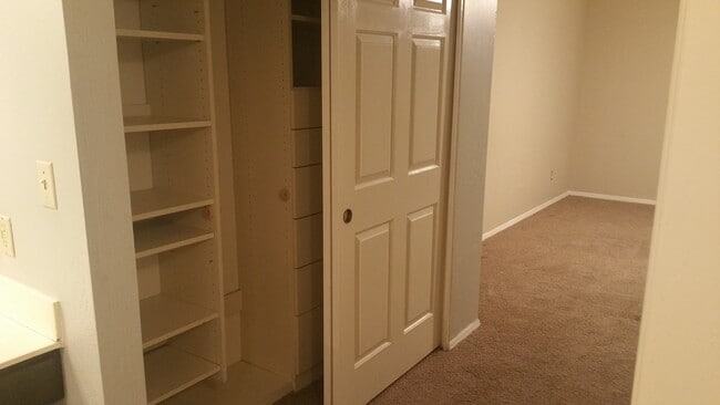 Building Photo - 2225 E Forge Ave