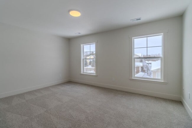 Building Photo - 1502 Simsbury St