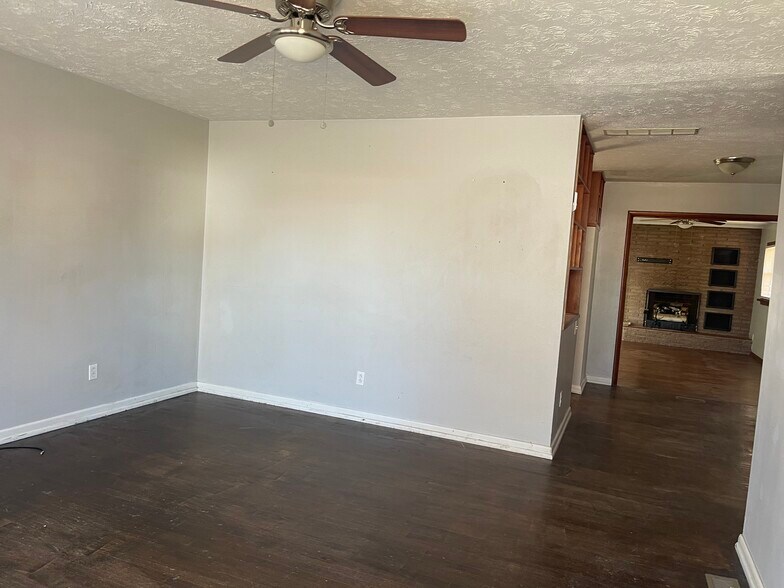 Building Photo - 710 Tamarack Rd