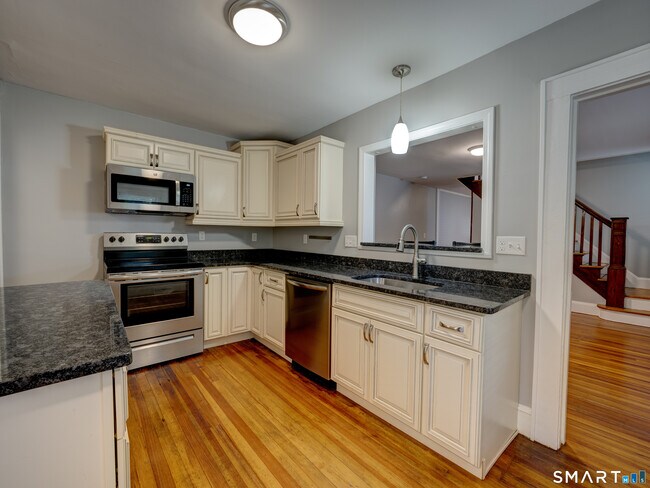 Building Photo - 332 Summit St