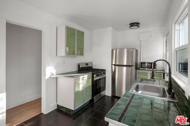 Building Photo - 4316 Kingswell Ave