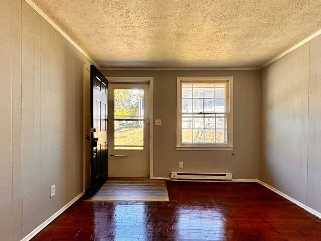 Building Photo - 1506 6th St SE