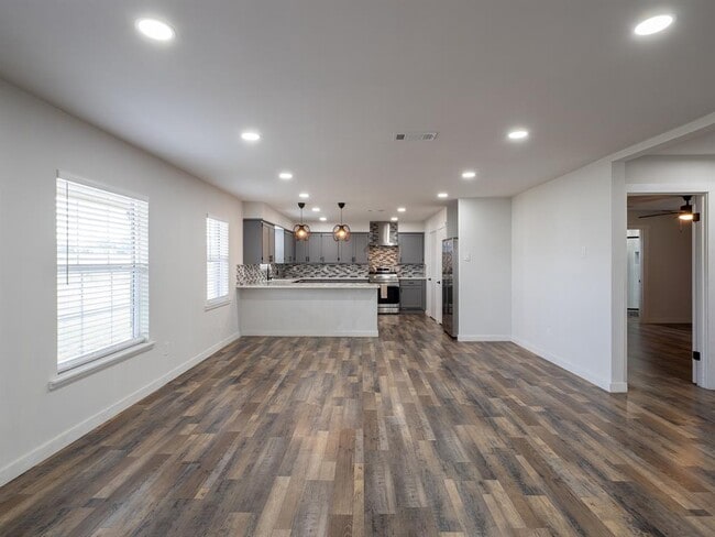 Building Photo - 375 Brown Rd