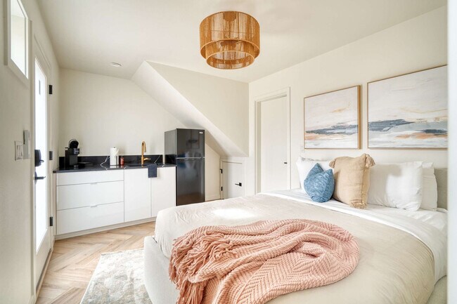 Building Photo - 5018 NE 26th Ave