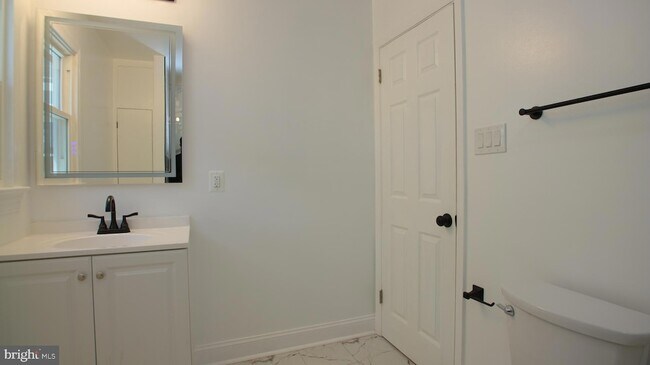 Building Photo - 2608 Holly Dr