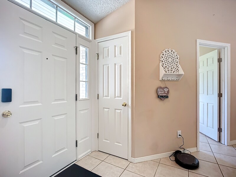 Building Photo - 2043 Eclipse Dr
