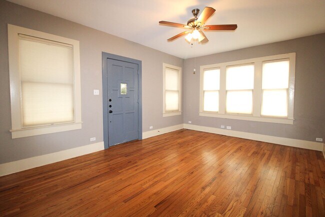 Building Photo - 438 W Rosewood Ave