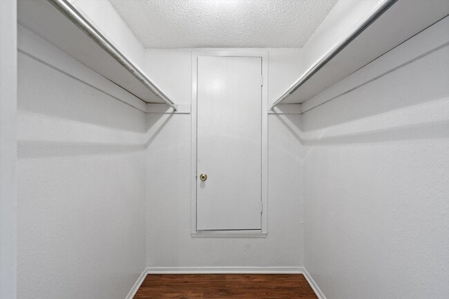 Building Photo - 205 3rd St