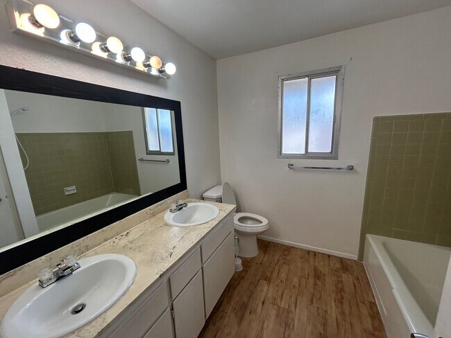 Building Photo - 570 N Villa Nueva Dr