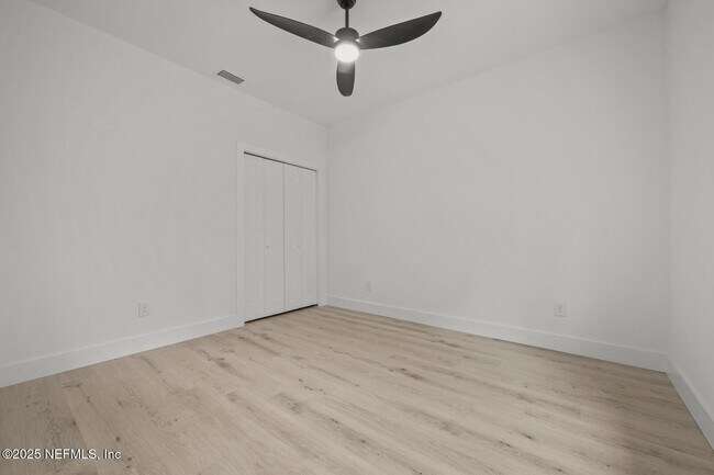 Building Photo - 213 Deportivo Dr