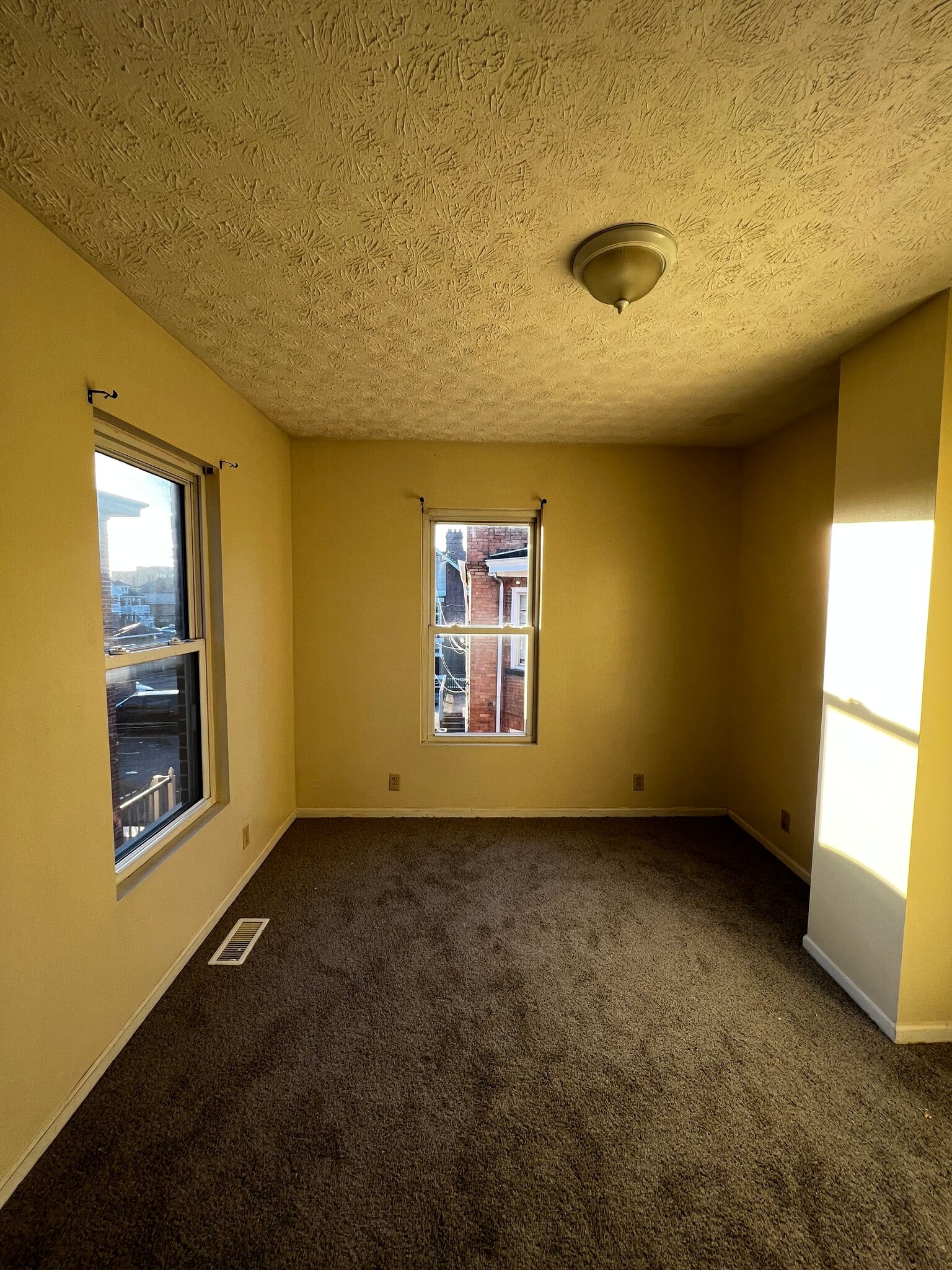 Building Photo - 1639 Summit St