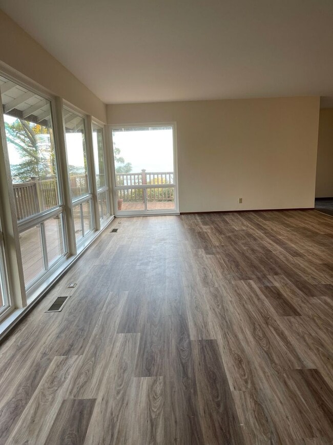 Building Photo - 8311 Buckingham Dr