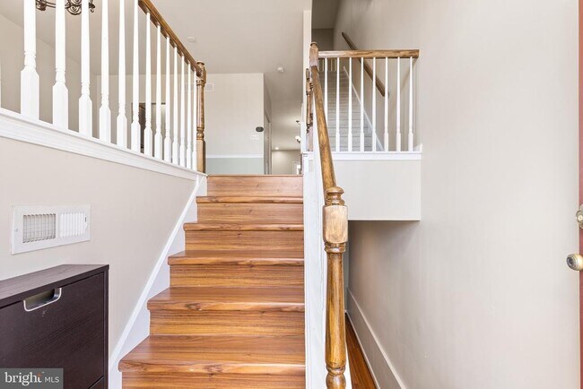 Building Photo - 271 Yorktown Ct