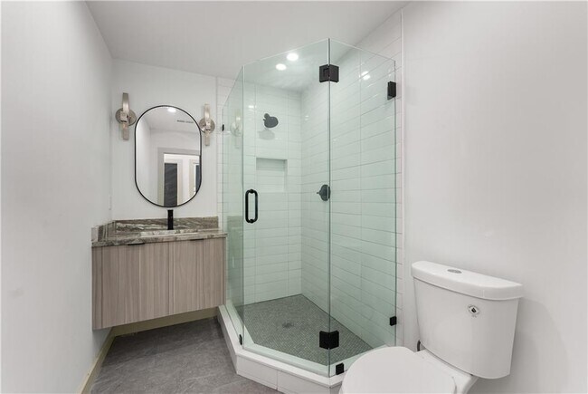 Building Photo - 335 Eureka Dr NE