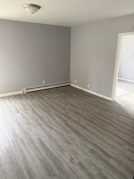 Living Room - 254 E Jackson St