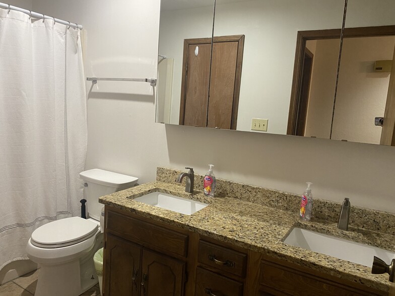 Bathroom with granite - 412 N Oakwood Rd