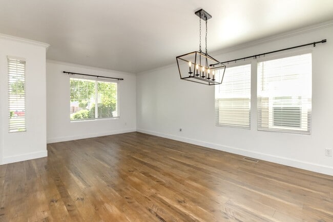 Building Photo - Beautiful upgraded 4 bedroom DuPont home with AC and sprinkler system