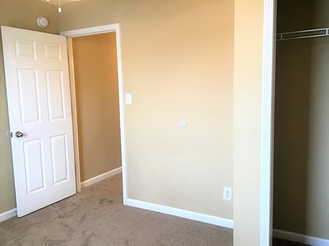 Building Photo - 3648 S Naples Ct