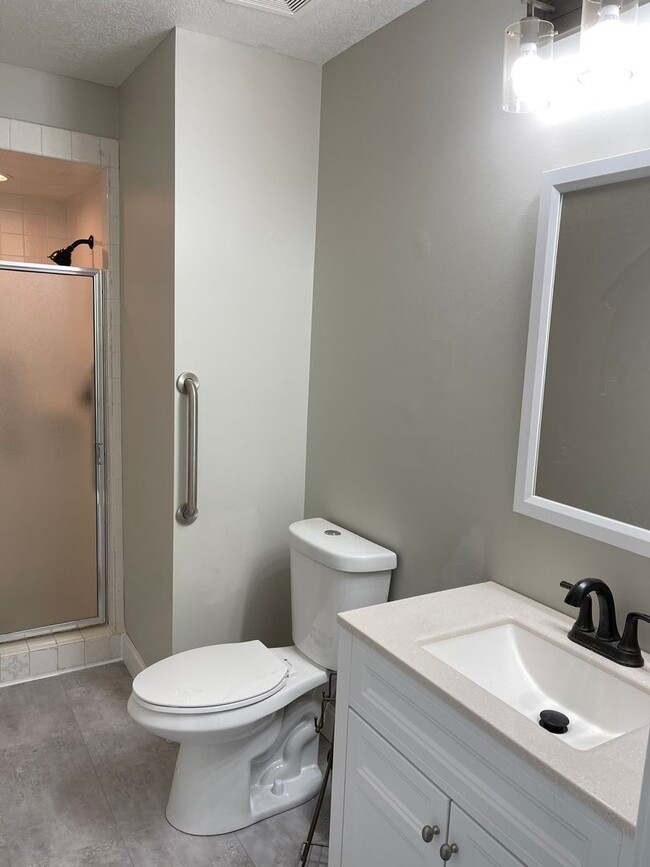Building Photo - Beautiful, Updated 3Bed+Office/Den, 2Bath Twinhome in Plymouth- Available Now!