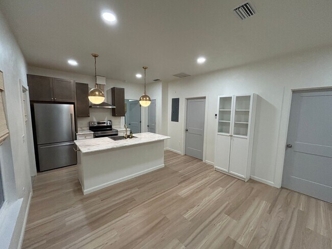 Building Photo - Beautiful Home in Newberry