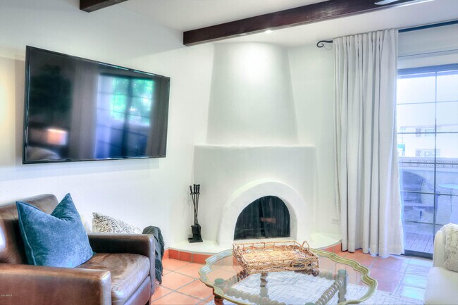 Building Photo - 7557 N Dreamy Draw Dr