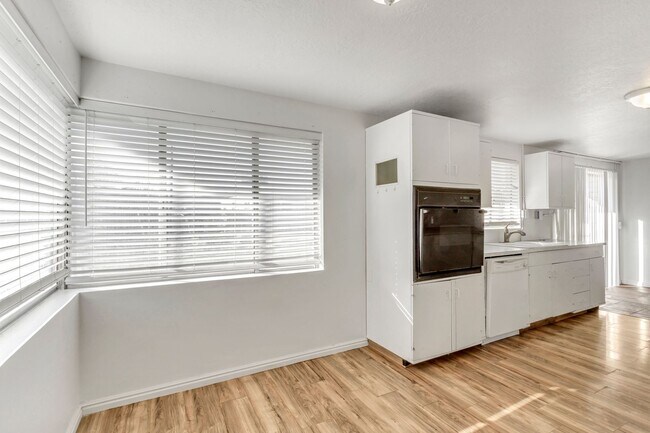 Building Photo - 13413 Minuteman Dr