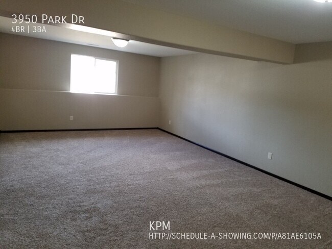 Building Photo - 3950 Park Dr