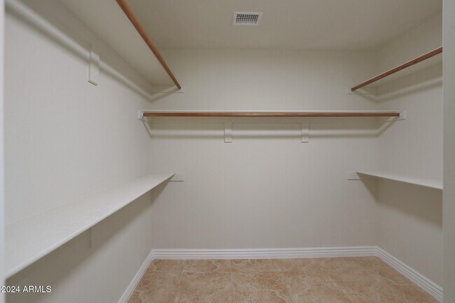 Building Photo - 501 E Desert Hills Estate Dr