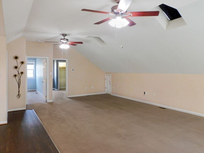 Building Photo - 37006 W Lakeland Dr