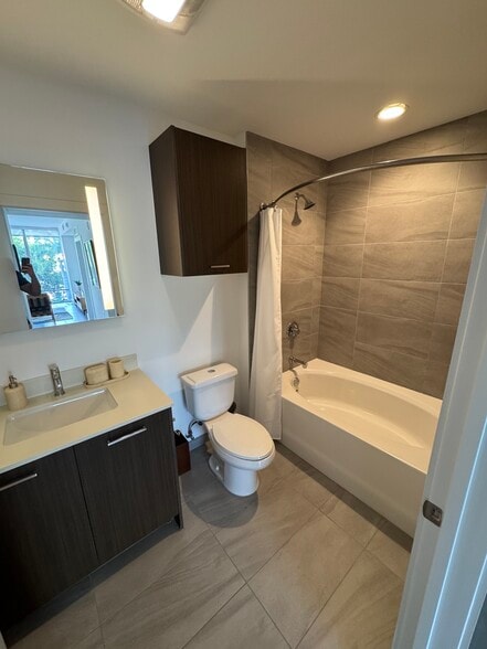 Building Photo - 250 NE 27th St