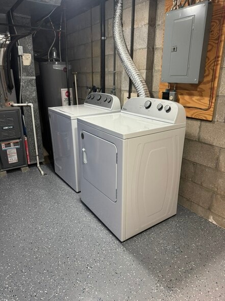 Building Photo - 5161 Singleton Dr