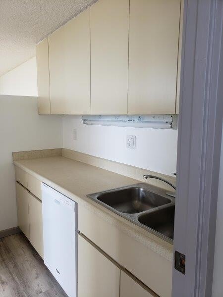 Building Photo - Century Park Plaza Condo - 1 bedroom, 1 bath, 1 parking - Avail 09/01/2026