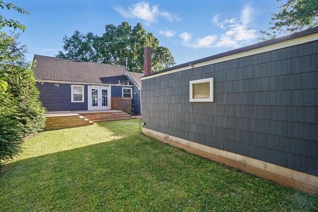 Building Photo - 144 W Randall Ave