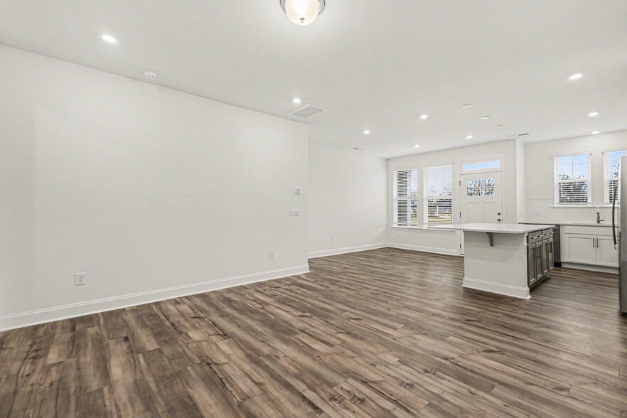 Building Photo - 2915 Herringbone Rd