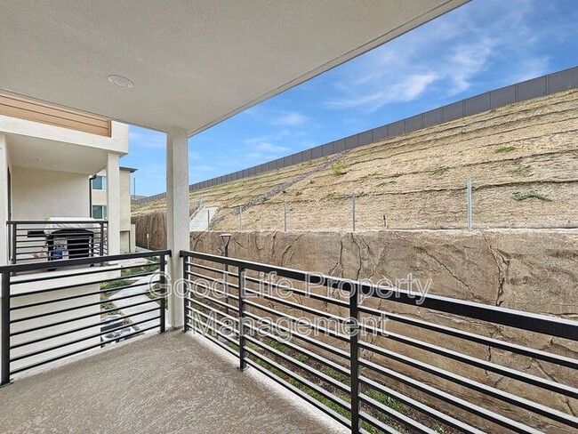 Building Photo - 820 Makani St