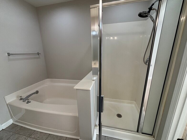 BR1 Bathroom - 808 Woodsford Dr