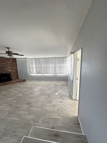 Building Photo - 1122 E Santa Fe Ave