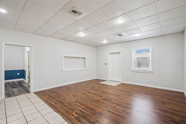 Building Photo - 311 W Lewis Ave