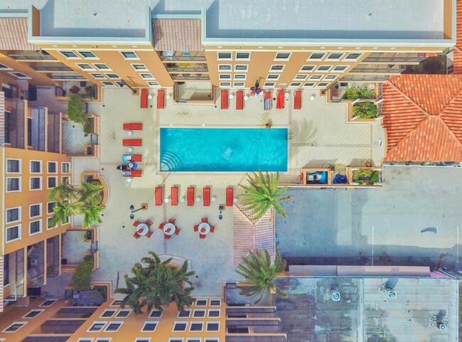 Building Photo - 511 Lucerne Ave