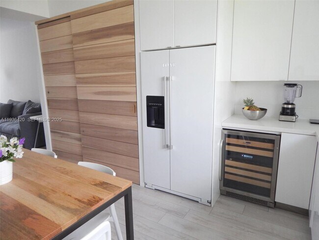 Building Photo - 831 10th St