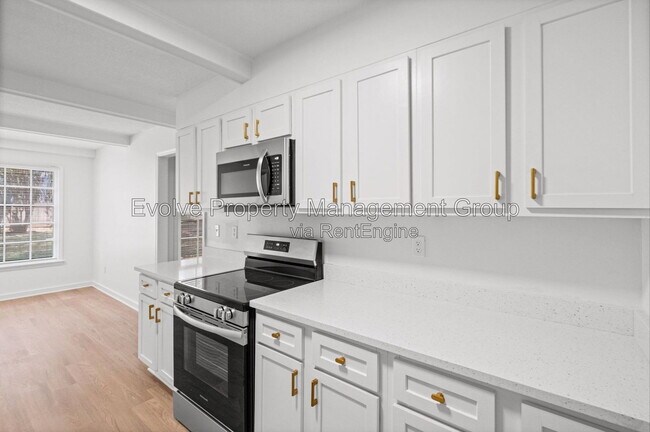 Building Photo - 3085 Circle Gate Dr