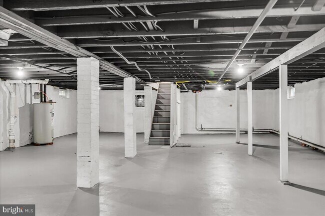 Building Photo - 315 E Christian St