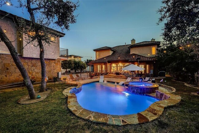 Building Photo - 17005 Northlake Hills Dr