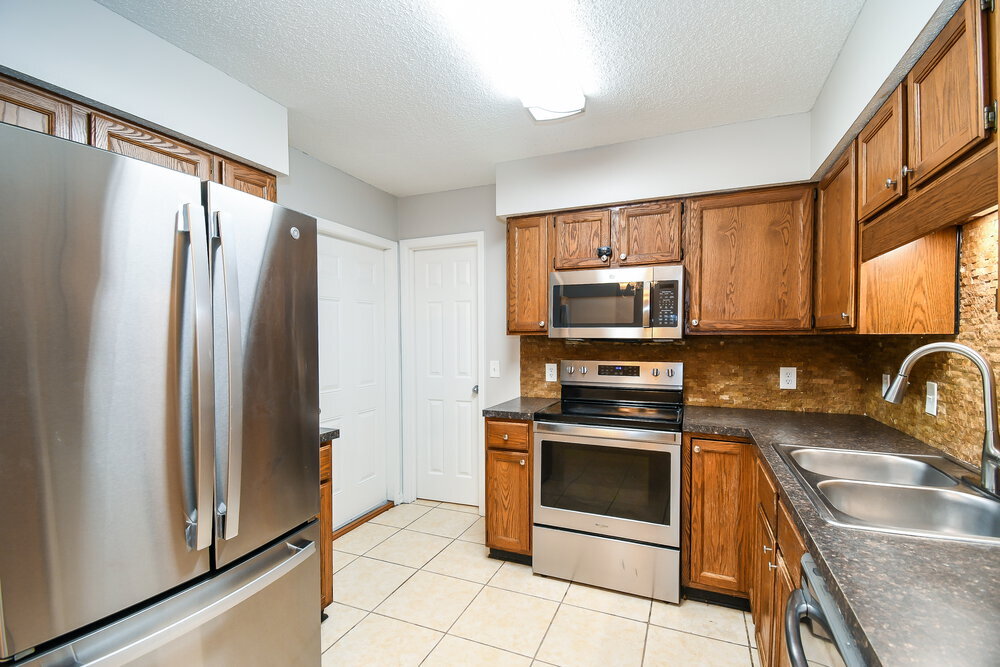 Building Photo - 1804 Sherwood Dr