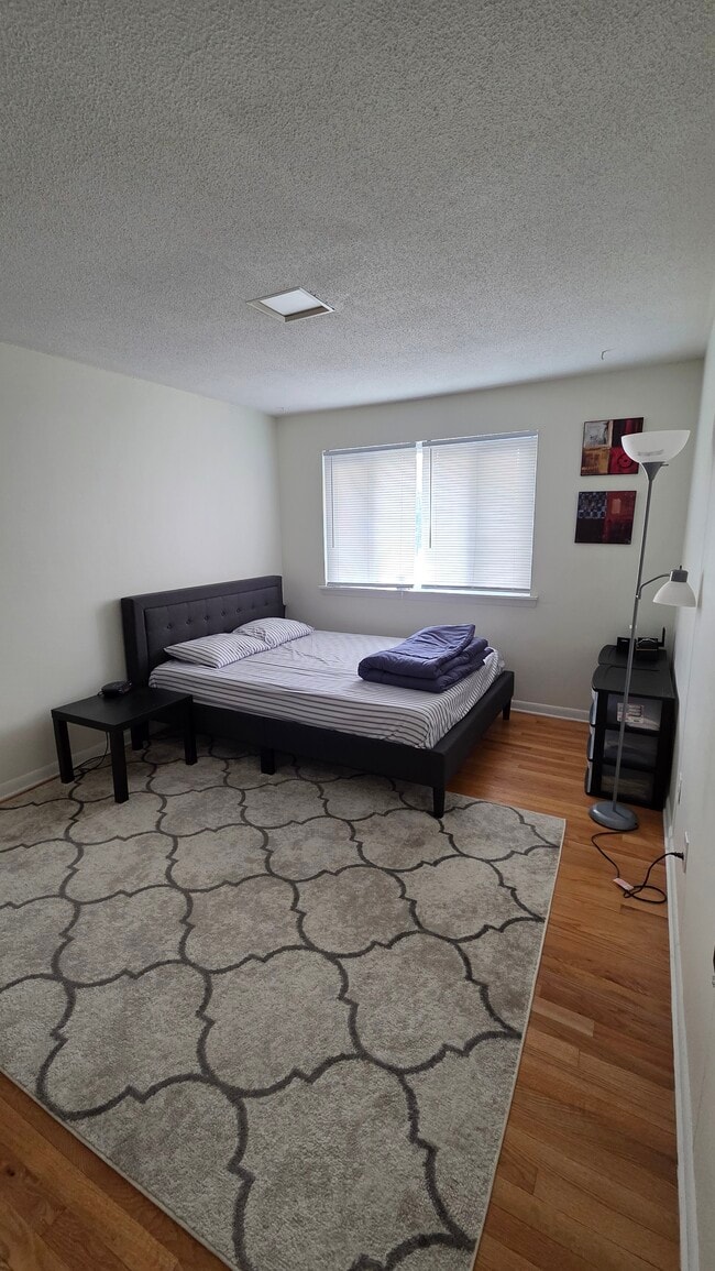 Building Photo - 2337 Champion Ct