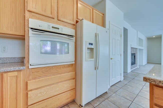 Building Photo - SW!! Southern Highlands!!! 4 Bedrooms!!!  ...